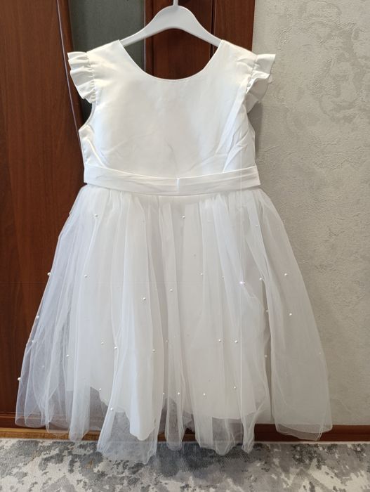 Продам новое платье.