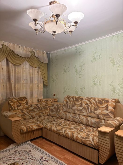 Диван с креслом.
