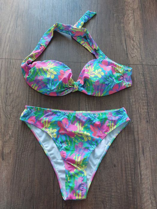 Нови дамски бански от 2 части