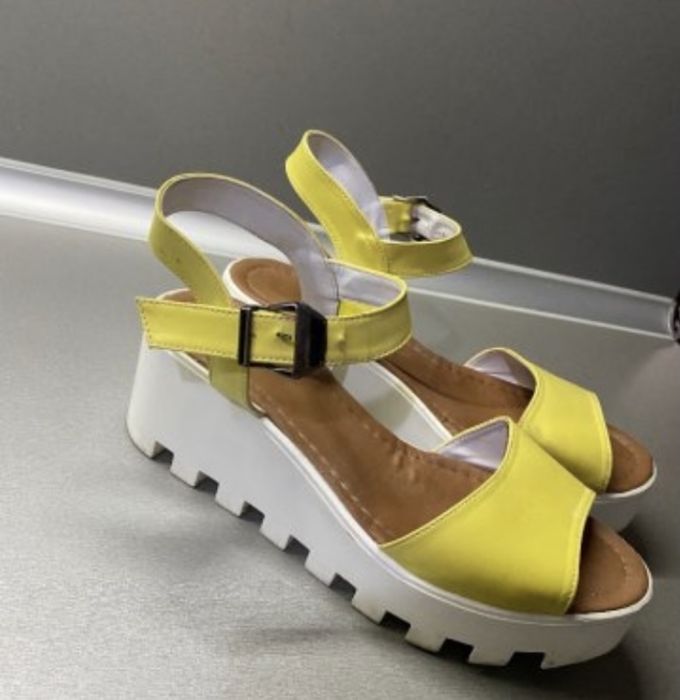 кожени сандали 39 размер