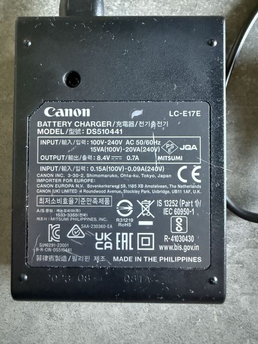 Зарядное устройство для аккумуляторов Canon