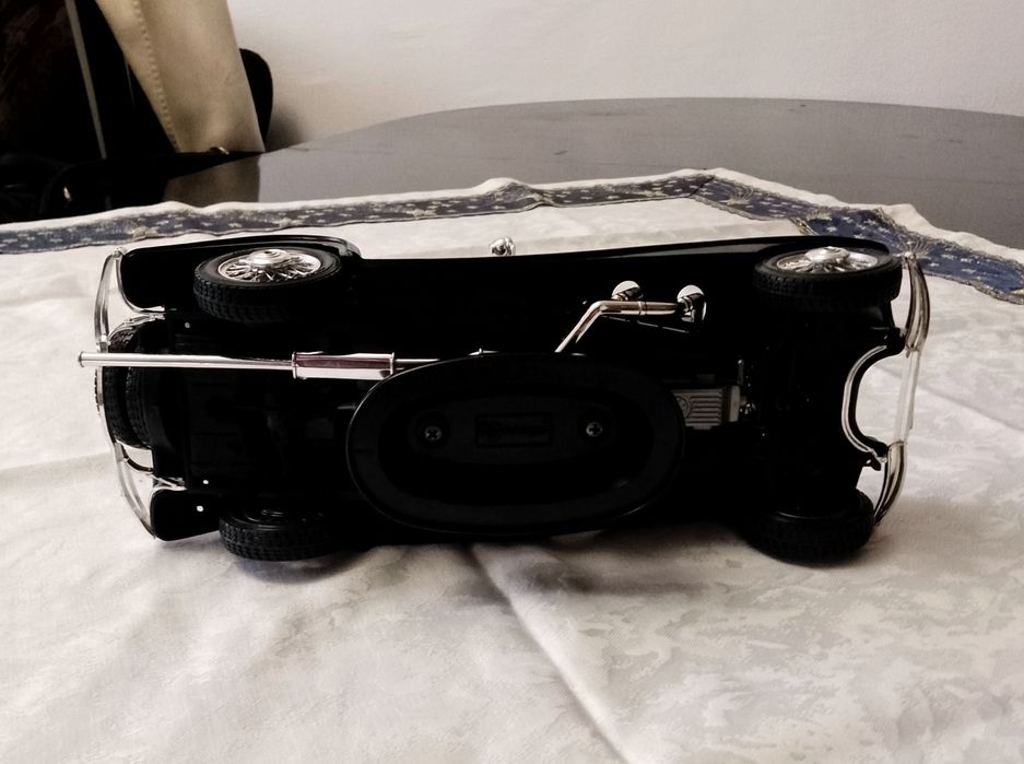 Mercedes Benz       .