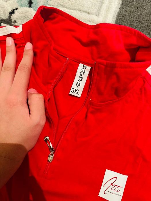 Женская футболка на молнии