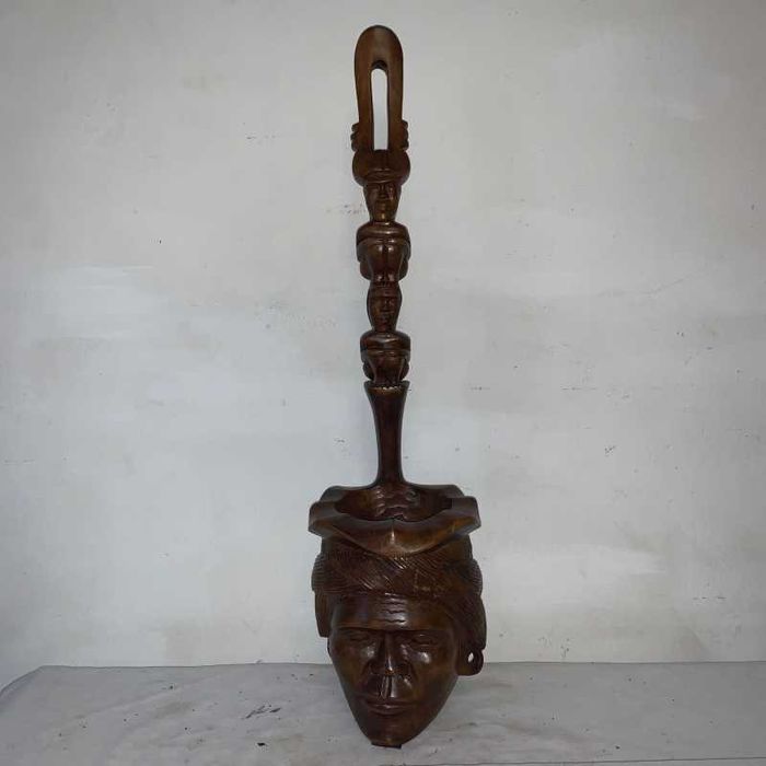 Statuetă de perete decorativă din lemn