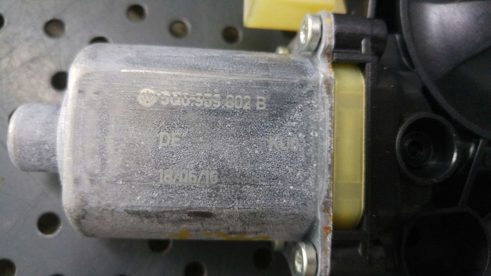 Motoras macara geam dreapta fata skoda octavia 3 5e3 nl3 nr3 5q0959802b