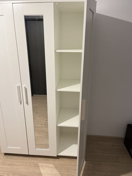 Dulap cu trei uși / ikea