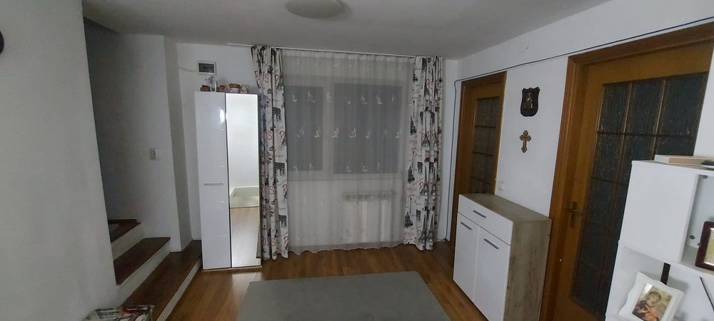 Proprietar, vând casa cu doua apartamente