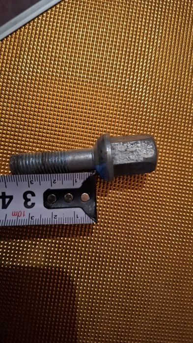 Продам болты от мерса