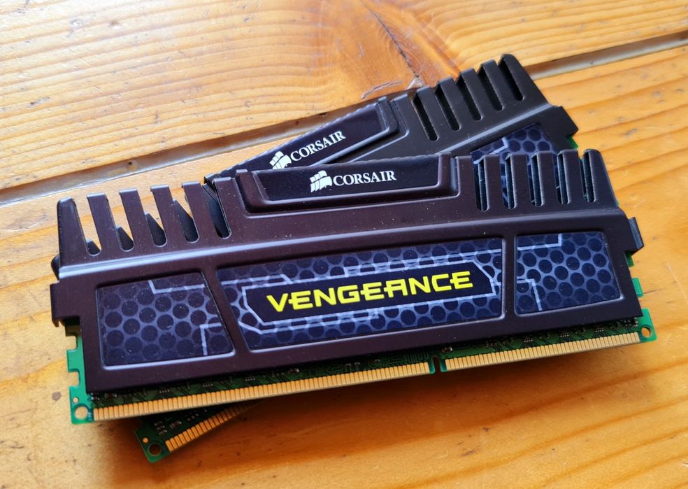 16GB RAM DDR3 1866MHz CL19 1.5v Corsair Vengeance Black
