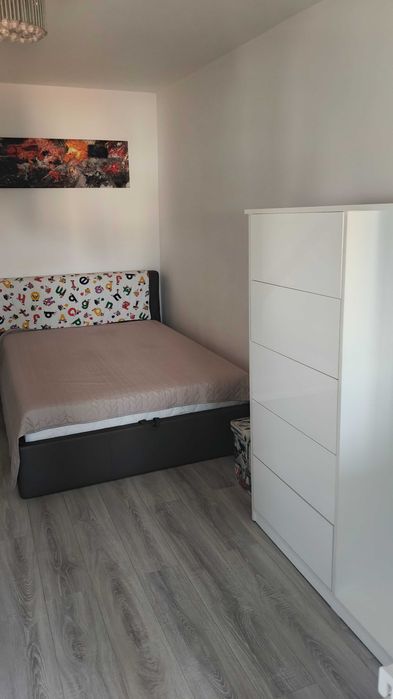 Proprietar, inchiriez apartament cu 3 camere Complex - Universitate - Parvan