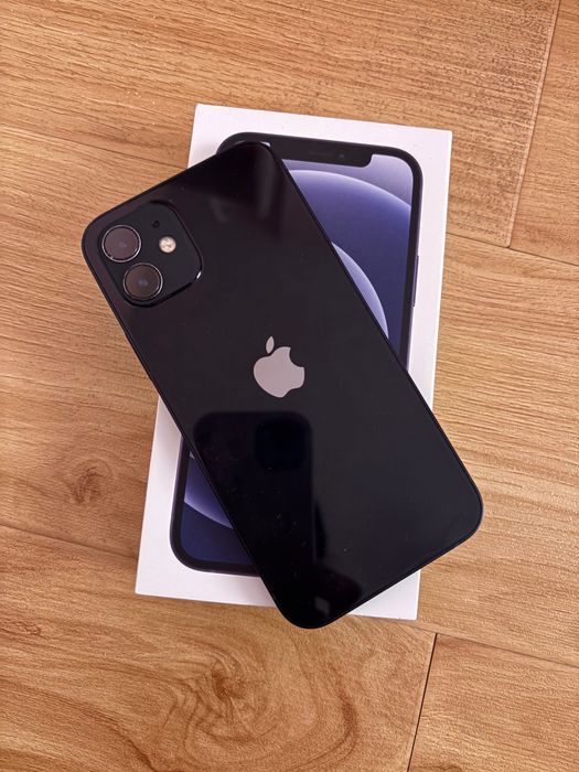 Телефон iPhone 12
