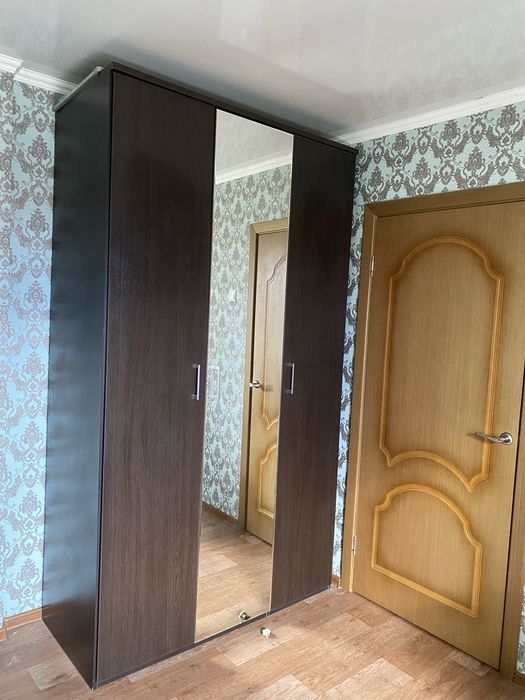 Продам срочно шкаф  вместительный