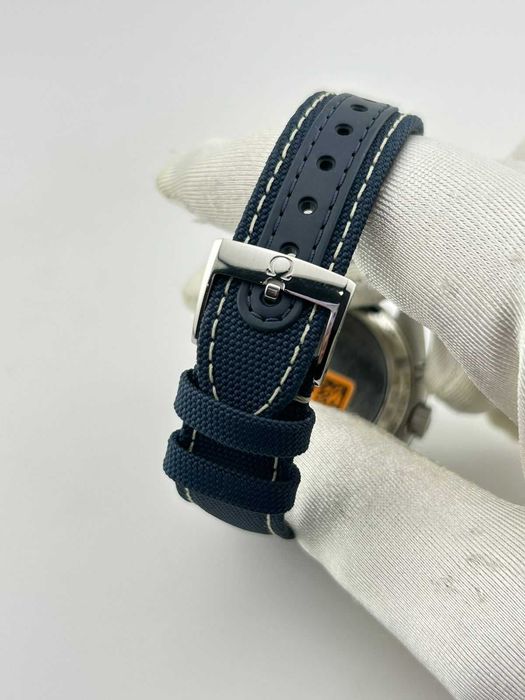 Наручные часы Omega Speedmaster Snoopy