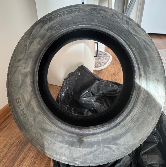 Продам комплект шин 205-65R16