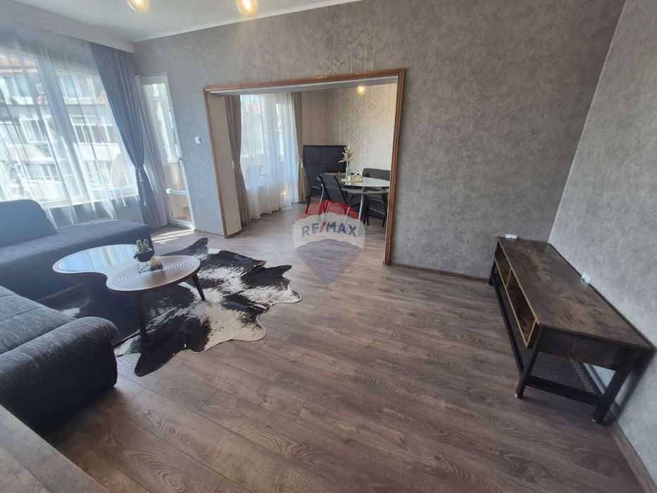 Дава се под наем Тристаен апартамент в Варна, Конфуто - 100 кв.м за 648.21 € - Снимка #1