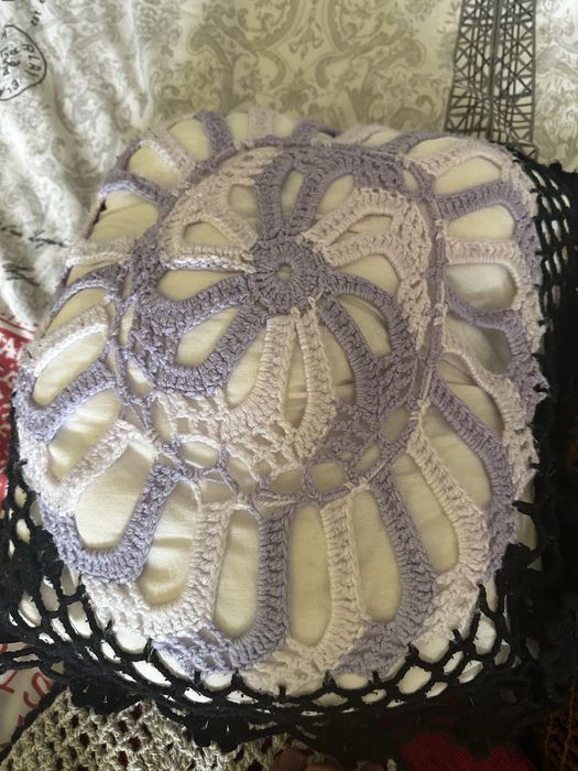 Ръчно изработени покривала и декоративни възглавнички