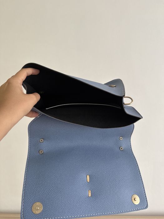 голубая сумочка