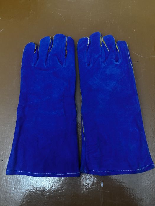 В продаже сварочные краги