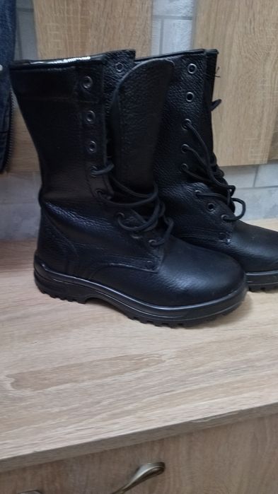 Продам зимние берцы 36 размера