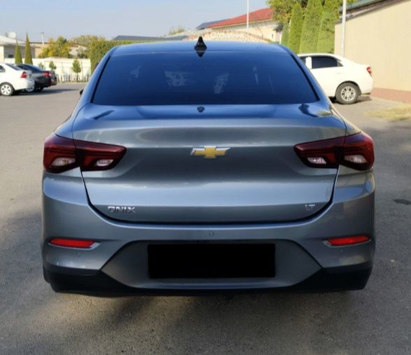Автомобиль Chevrolet Onix