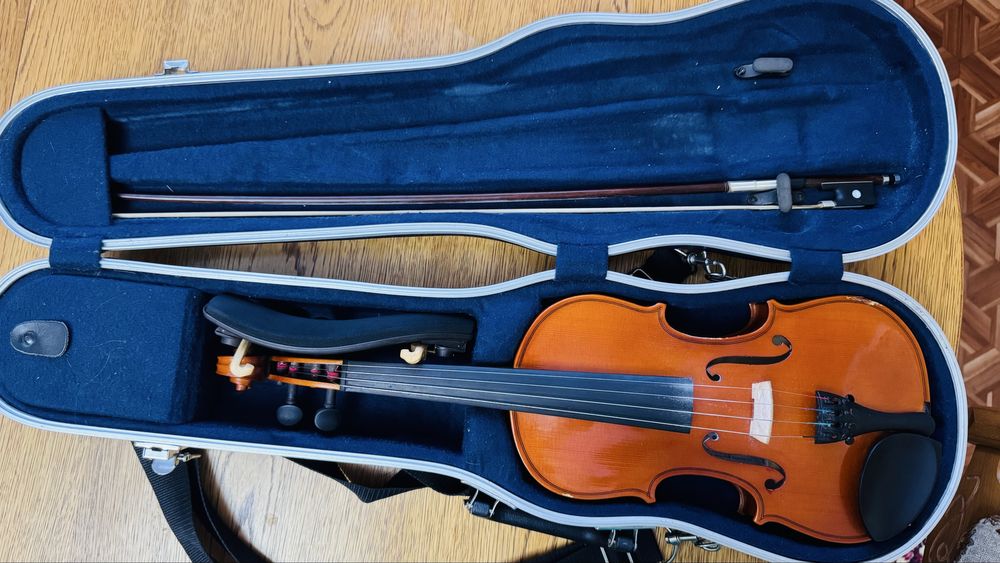 Продам полумастеровую скрипку ямаха