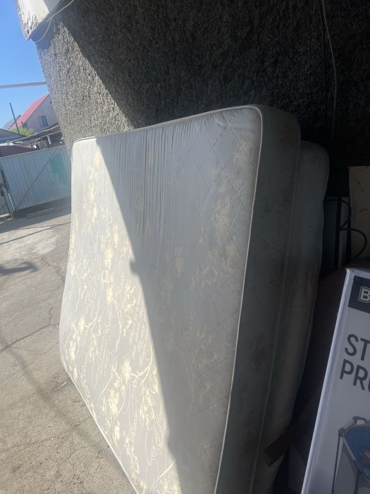 Матрас в хорошем состоянии