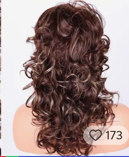 Много хубава изкуствена перука