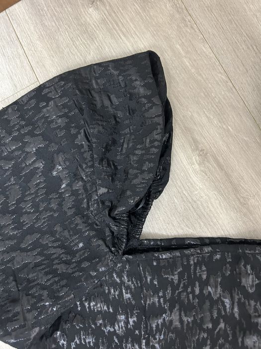Top negru cu insertii argintii, mar M, H&M