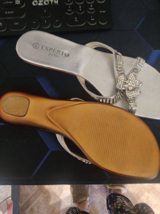 Продам женскую обувь