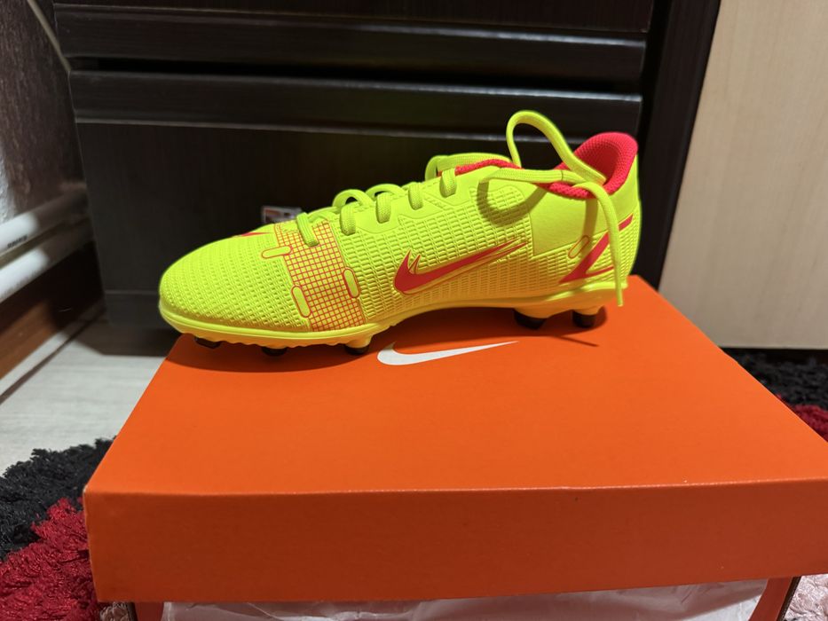 Papuci nike pentru fotbal marimea 36, pret negociabil