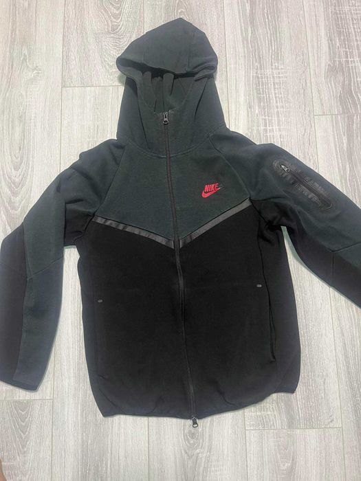 Nike Tech суичър