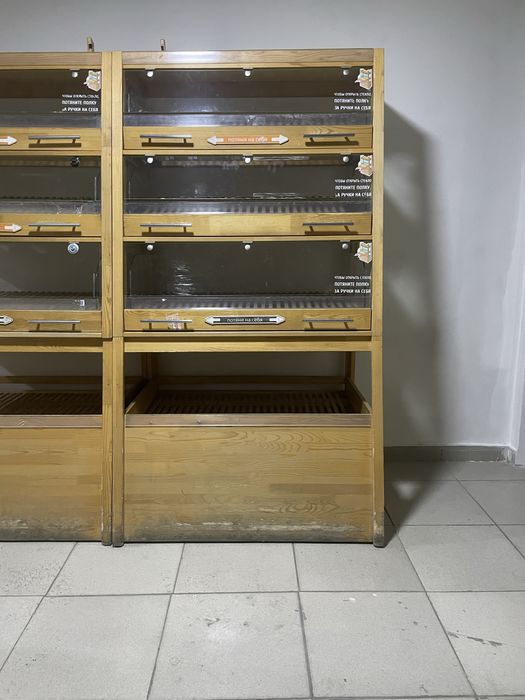 Шкаф витрина для хлеба