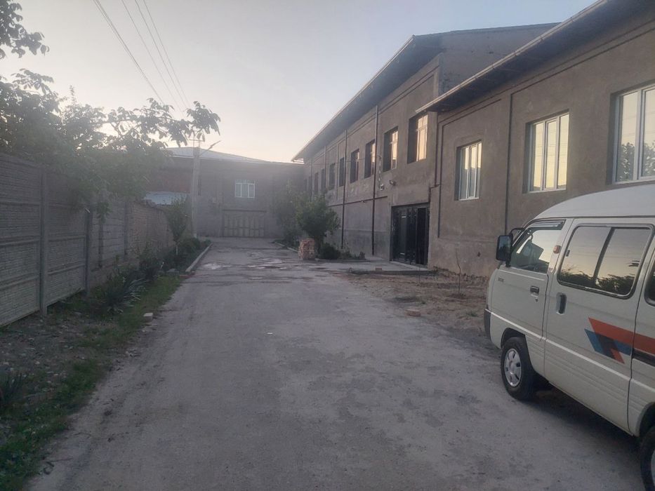 Hovli sotiladi 4-sotu 5-hona + podval 5- hona eyvro remont