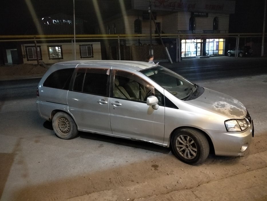 Продам хороший семейный автомобиль семиместный