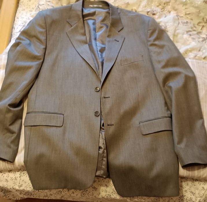 Чисто нов , удобен и стилен костюм