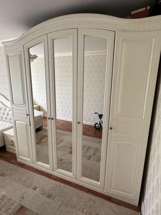 Продается спальный гарнитур