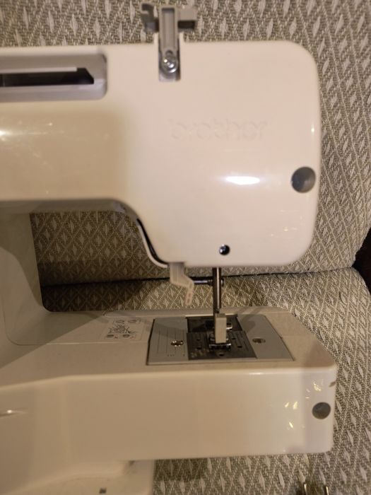 Mașina cusut BROTHER