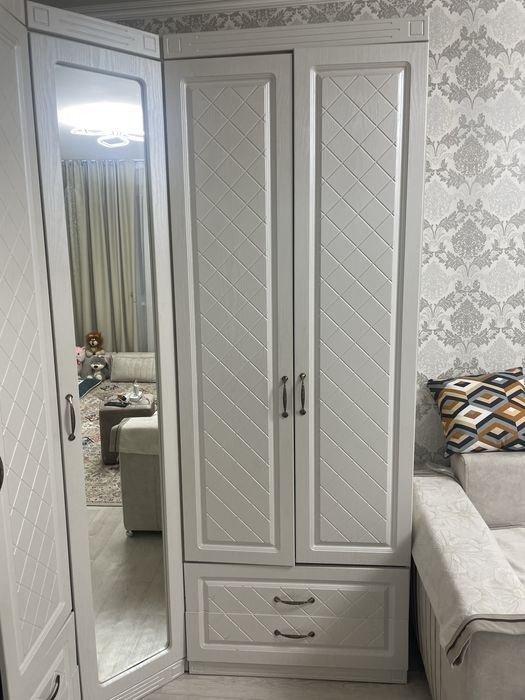 Угловой шкаф для спальни