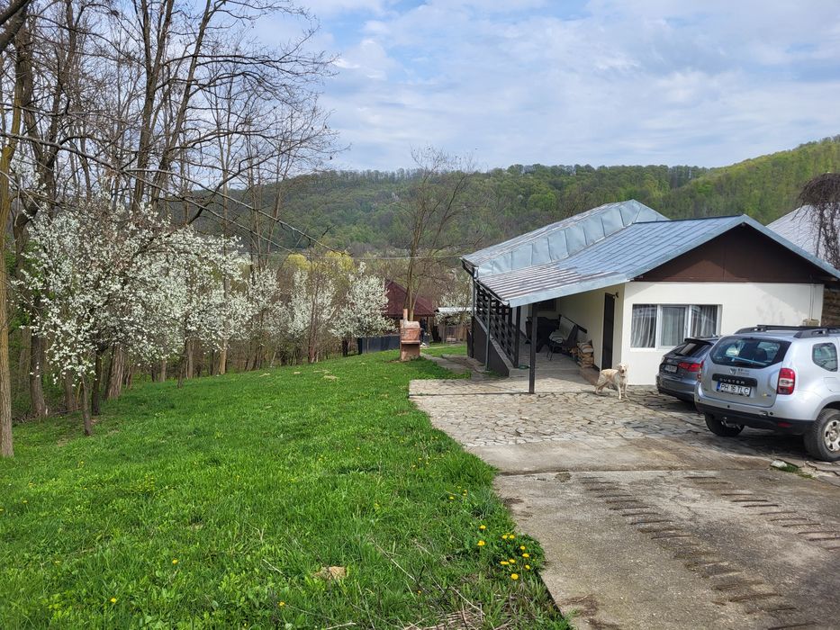 Casă și teren de vânzare Vălenii de Munte - zona Valea gardului