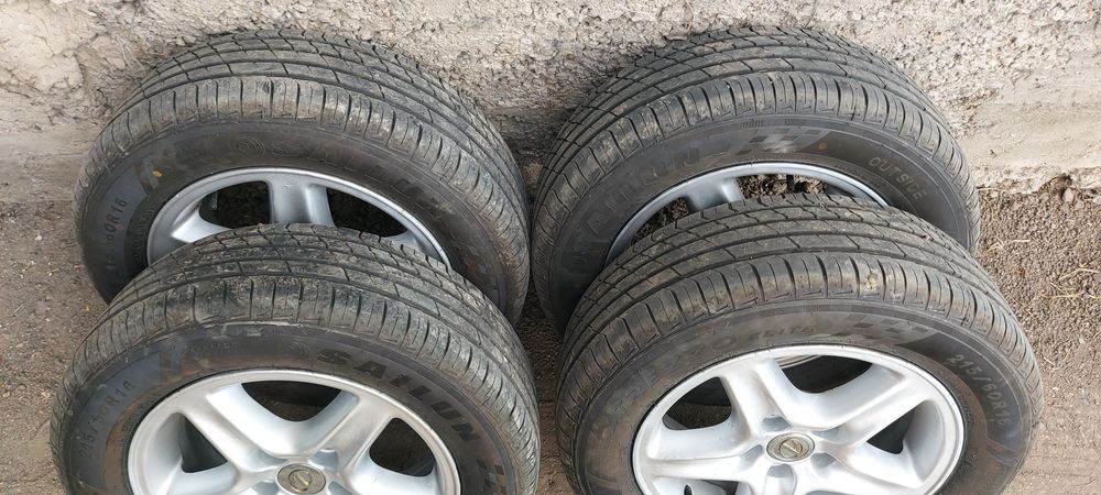 Продам комплект литых дисков Lexus R16