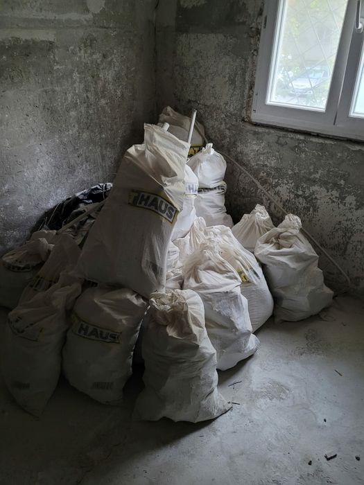 Transport moloz si mobila veche