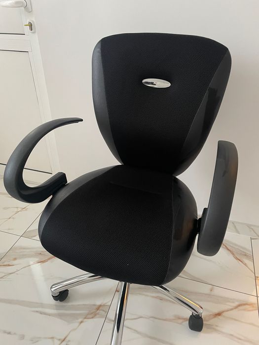 Въртящ офис стол