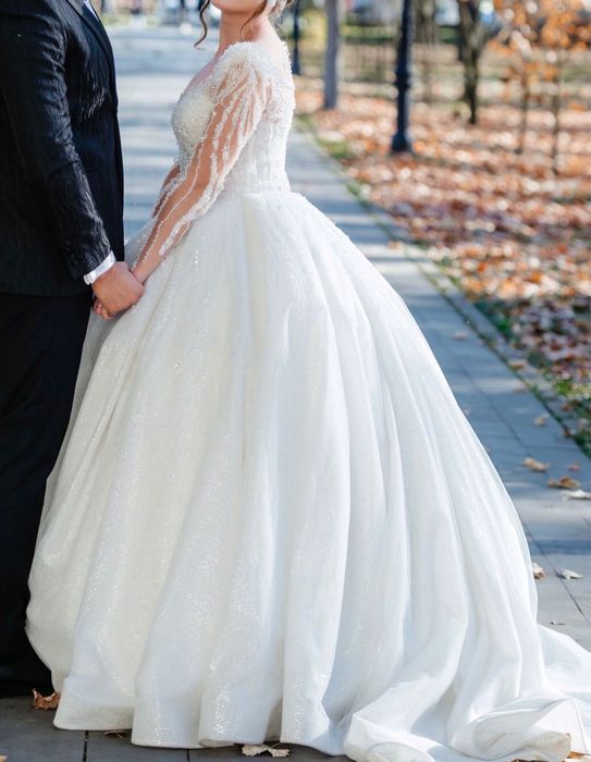 Vând rochie de mireasă tip prințesă