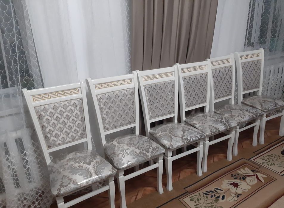 Продам Стол и стулья