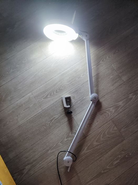 Лампа с креплением к столу