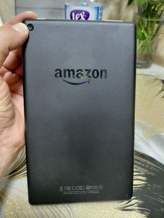 Vind amazon fire generația 7 de 8 inch cu peste 2300 de cărți în limba română