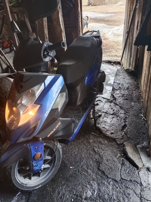 Продам скутер в отличном состояние.