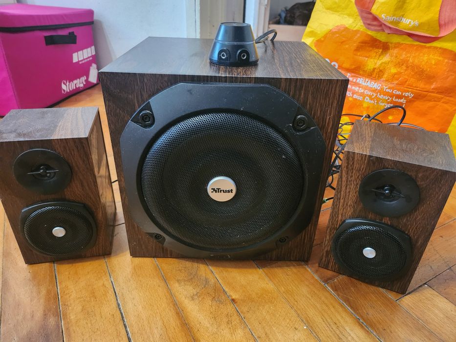 Boxa Trust 110-230 v 50/60HZ