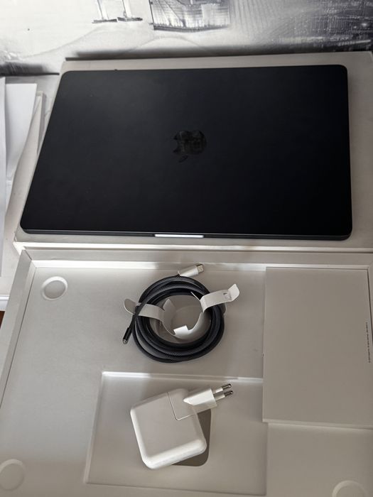 Срочно продам macbook m2 8/512 15дюймов