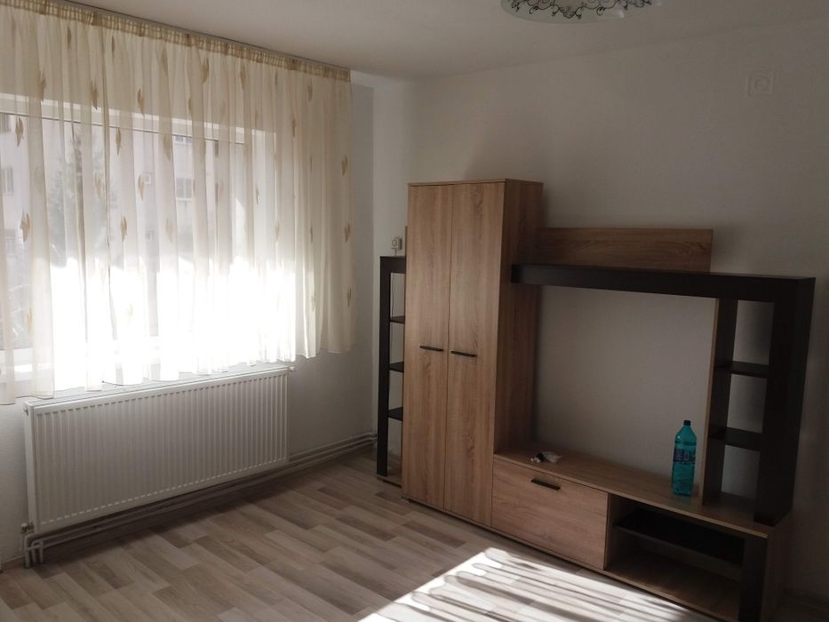 Închiriez apartament